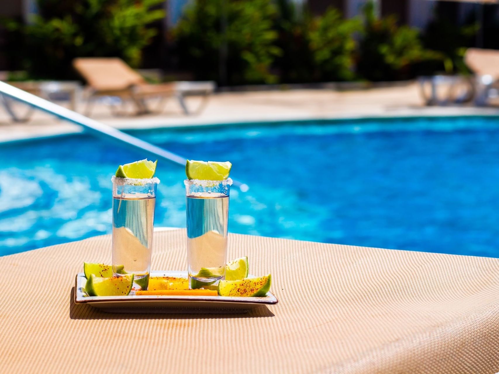 2 Lime drinks served near the pool in Colibrí Aqua Bar at Plaza Pelicanos Club Beach Resort