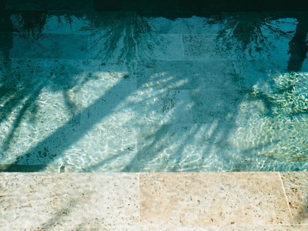 Mejora tu estancia en Barcelona Entrada a la piscina en Almanac Group