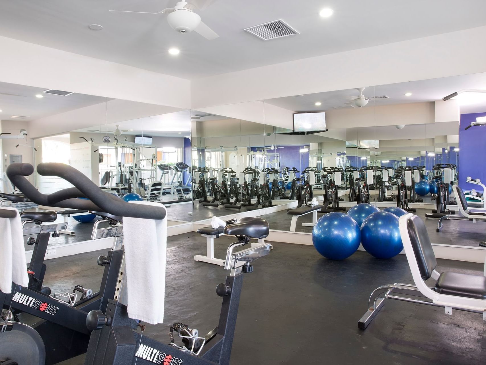 gimnasio equipado en el Crown Paradise Golden Puerto Vallarta