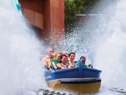Families at SeaWorld Orlando near Rosen Inn.
