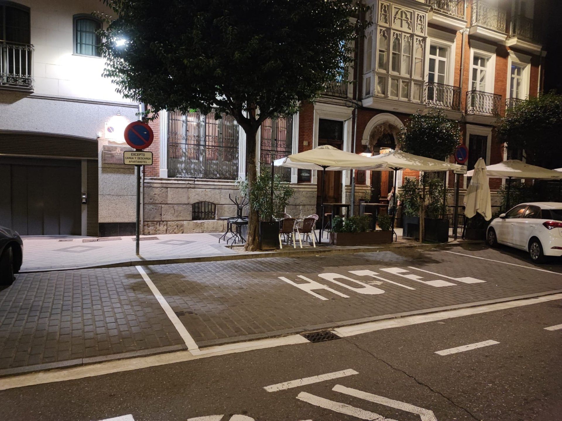 Parking at Nexus Valladolid Suites & Hotel