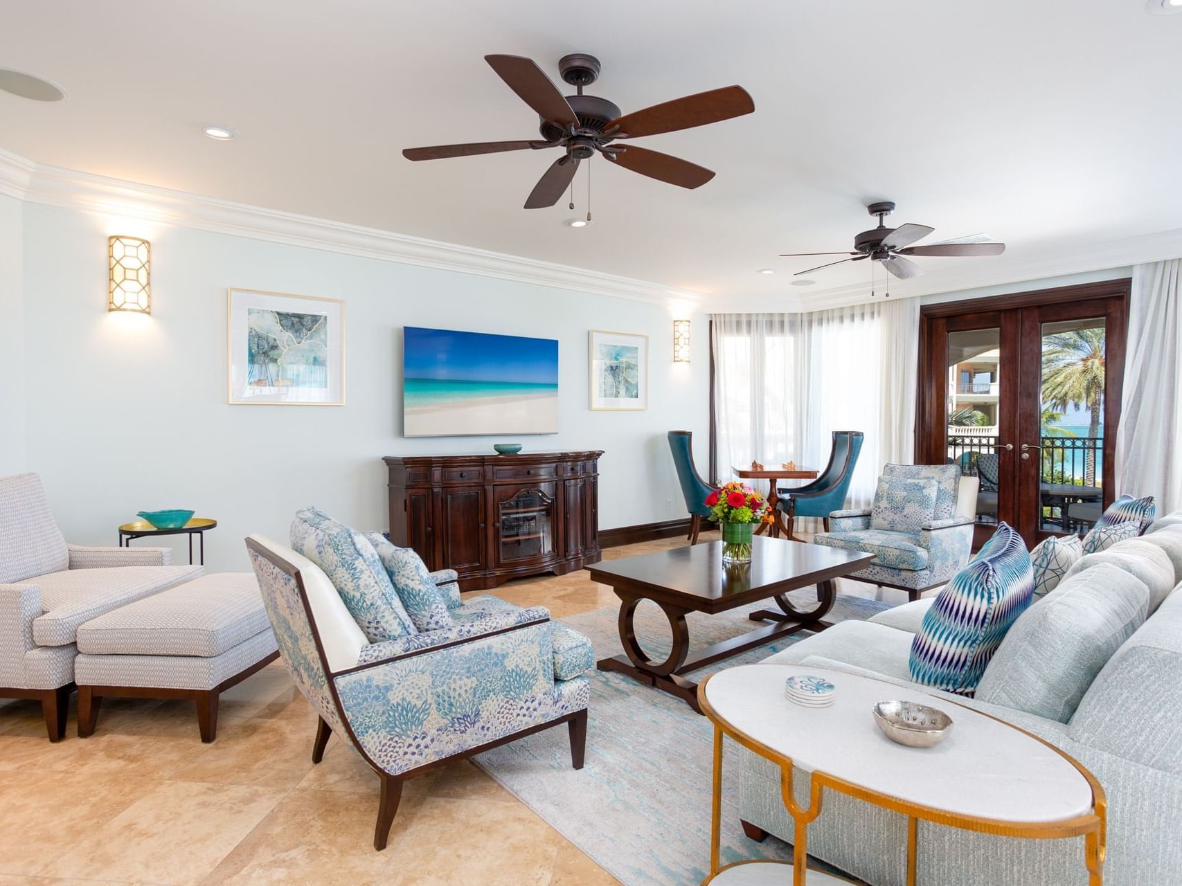 Living room in 3 Bedroom Ocean View room, Somerset on Grace Bay