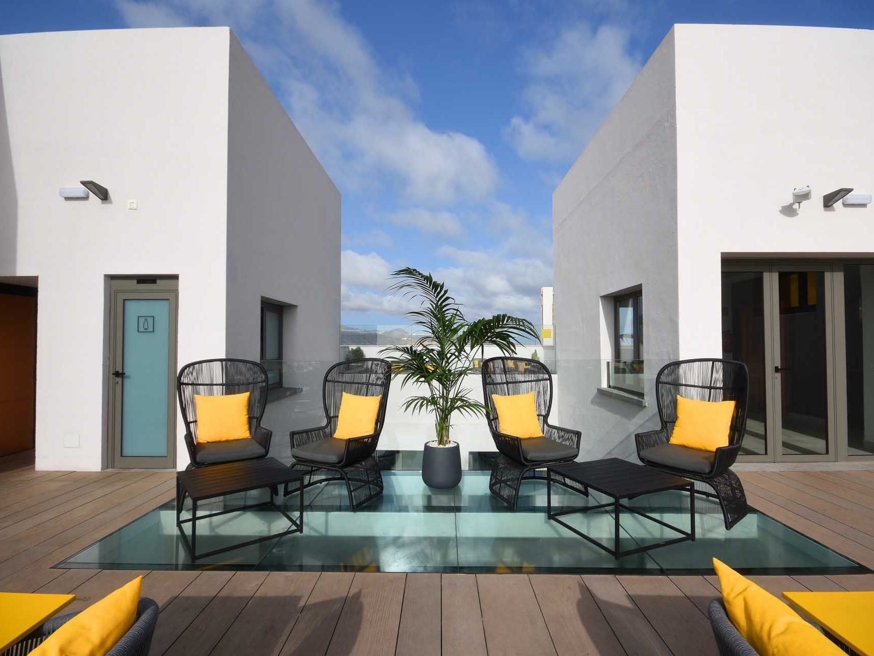 Ibex Bar en hotel Design Plus Bex