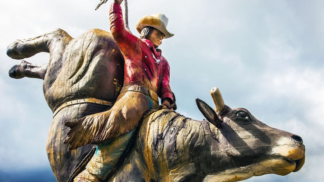 stampede statue in williams lake