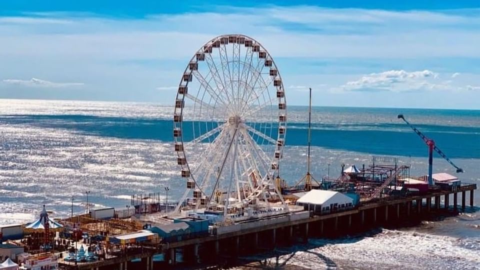 Ferris wheel, Steel Pier Amusement near Legacy Vacation Resorts