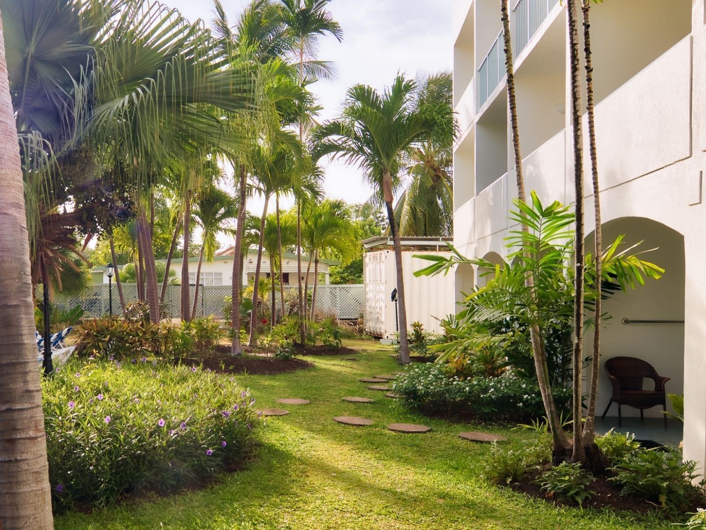 Exterior Time Out Hotel Barbados (5)