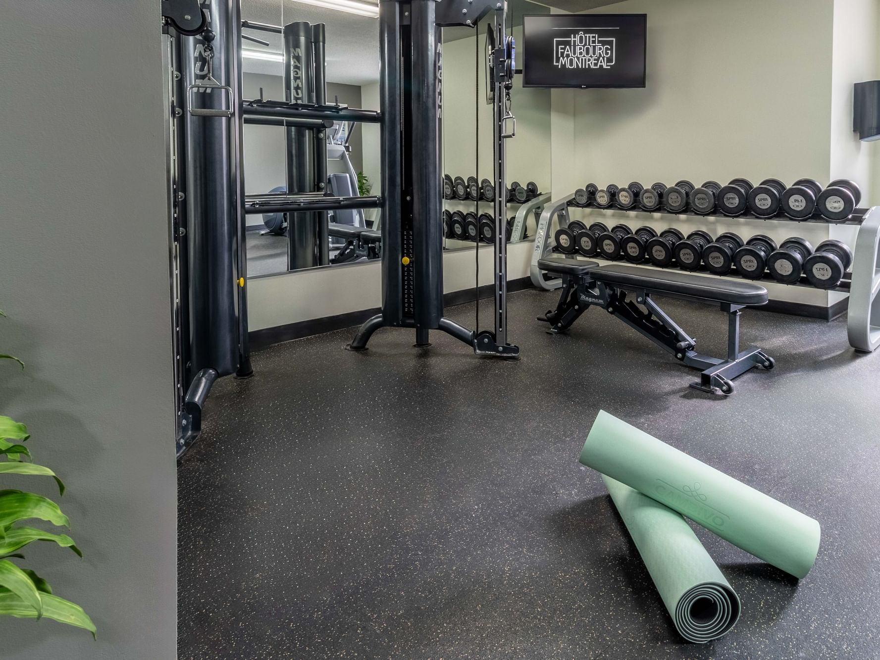 fitness_center_at_the_hotel_faubourg_montreal