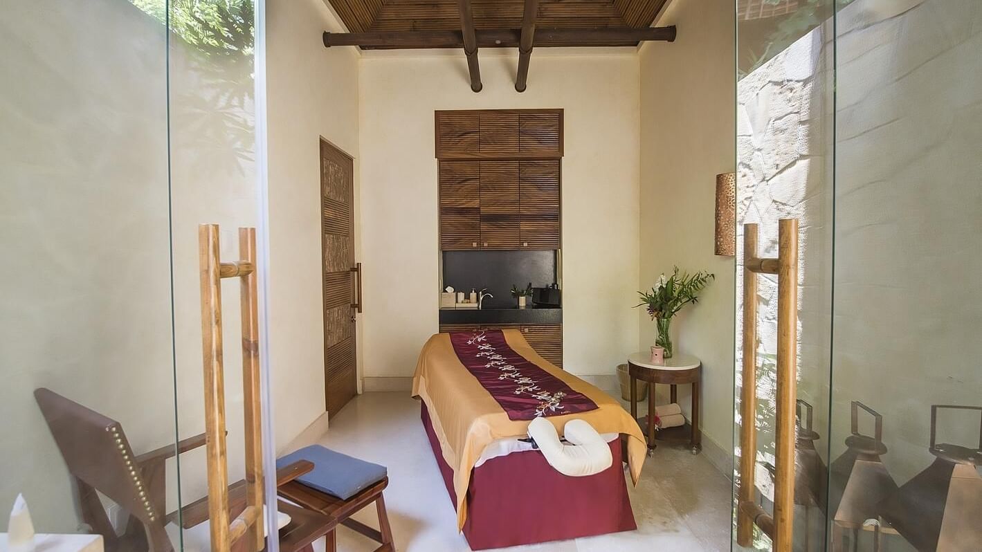 Spa bed & spa equipment in a Spa at FA Puerto Vallarta