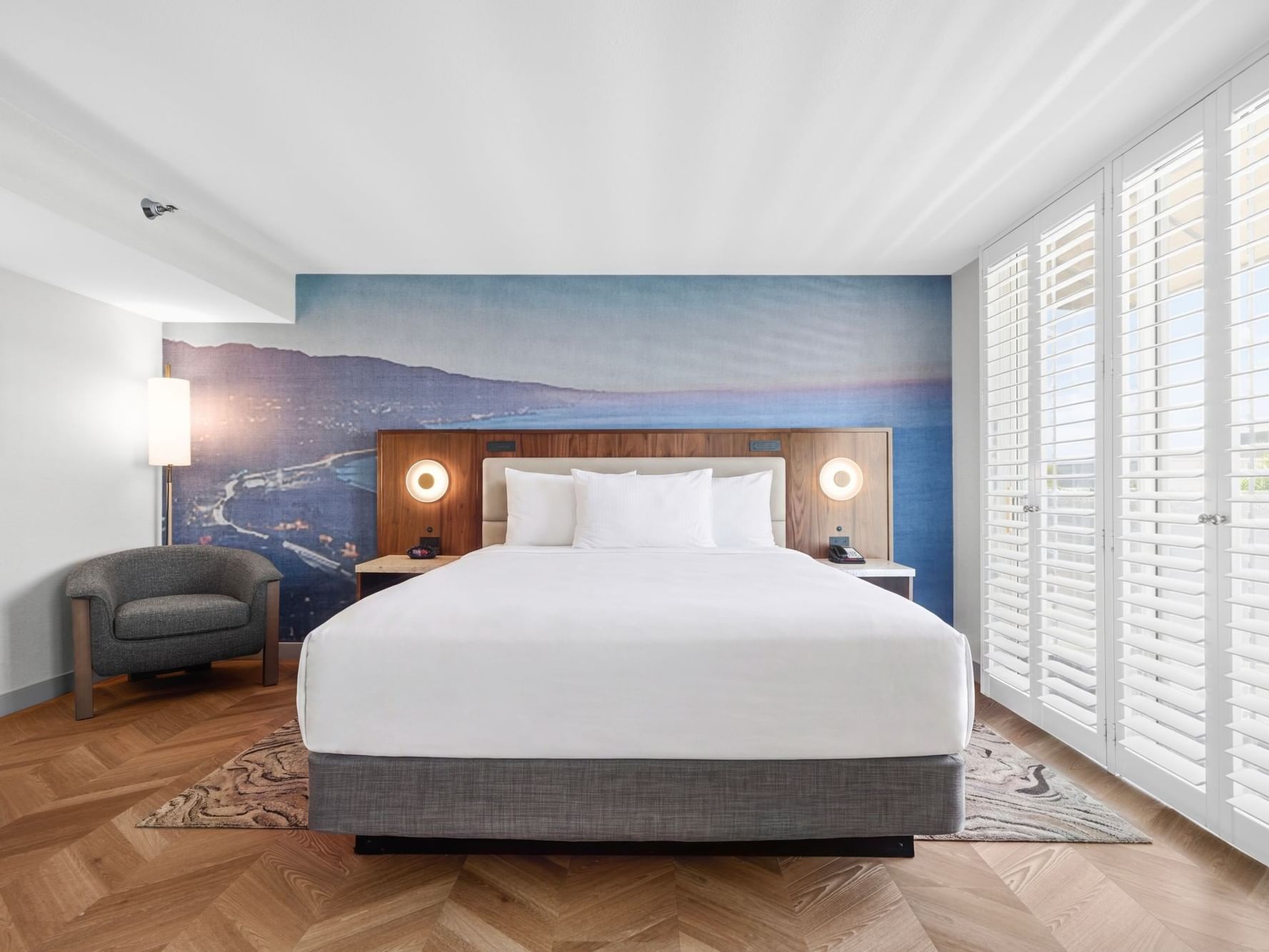 1-King Bed Room at Gateway Santa Monica