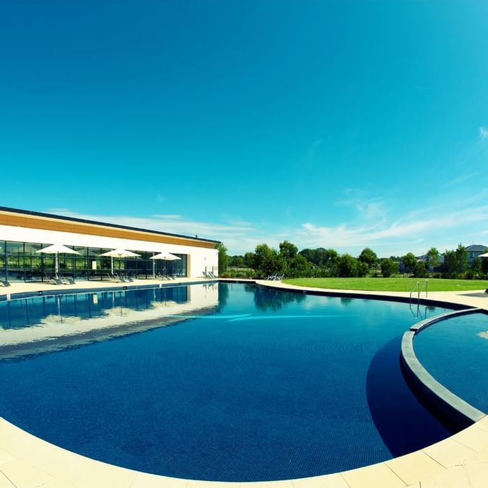 Outdoor swimming pool at Mercure Kooindah Waters