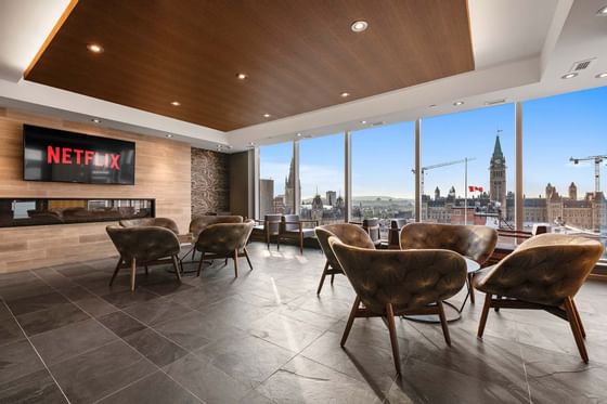 Lounge area with a city view at ReStays Ottawa