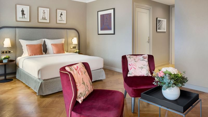 The sitting area of Deluxe Room at Warwick Reine Astrid - Lyon