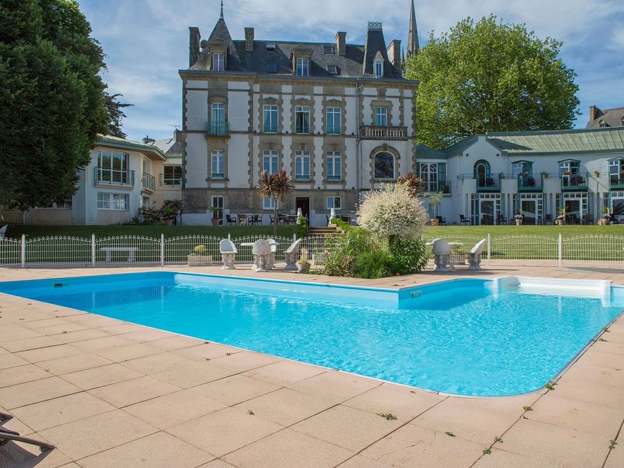 Sunbeds by the outdoor pool at Clos de Vallombreuse