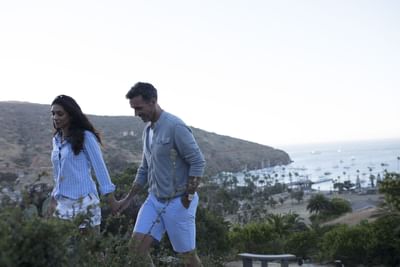 Couple walking on a mountain in Catalina Island near Banning House Lodge