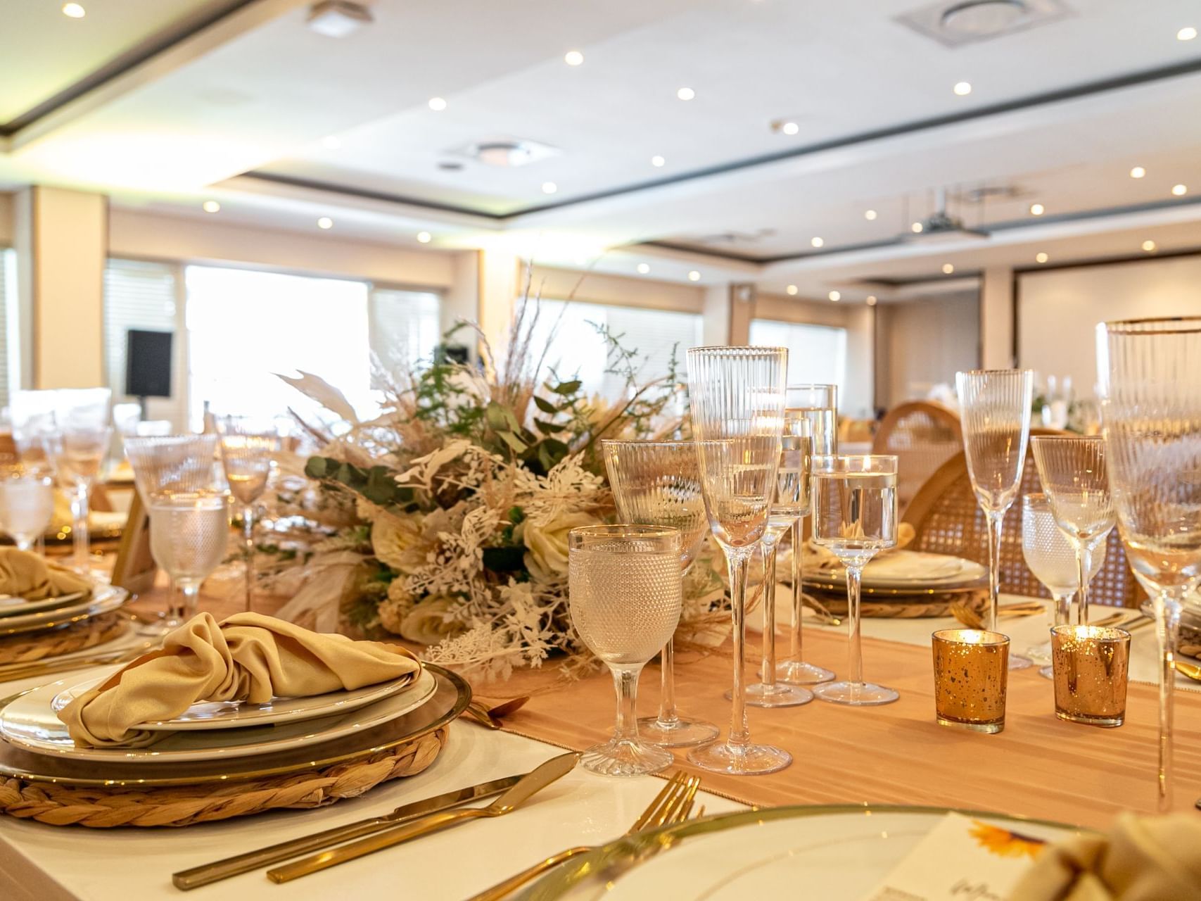 Floral Table decorations for a wedding at Cardoso Hotel