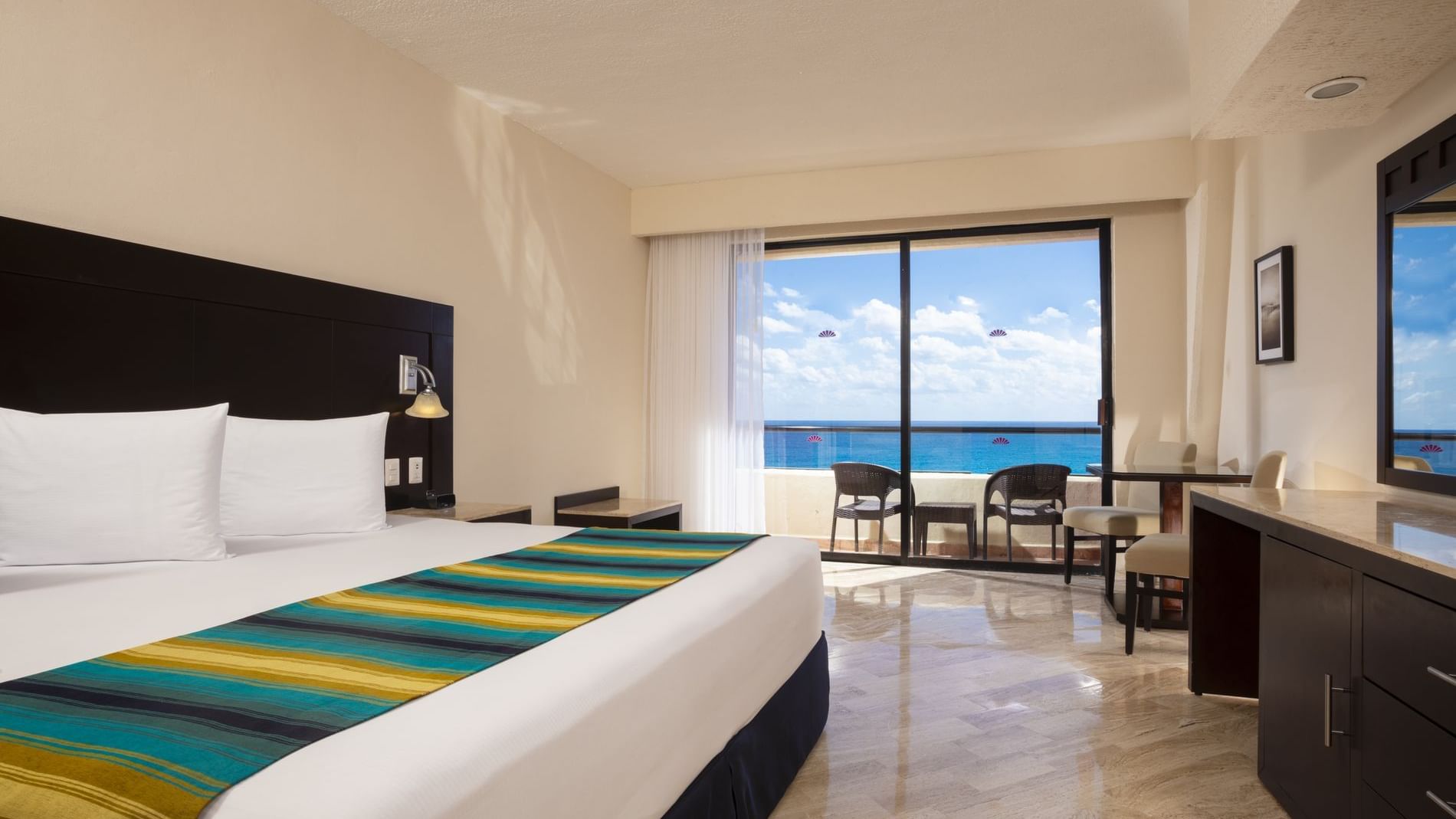 Habitación Estándar | Crown Paradise Club Cancún