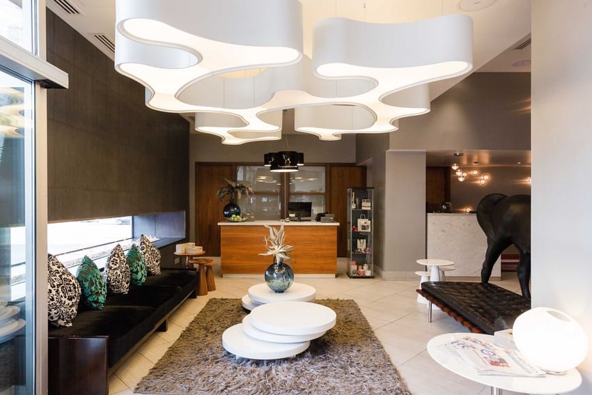 A lobby at Sandman Signature Newcastle Hotel