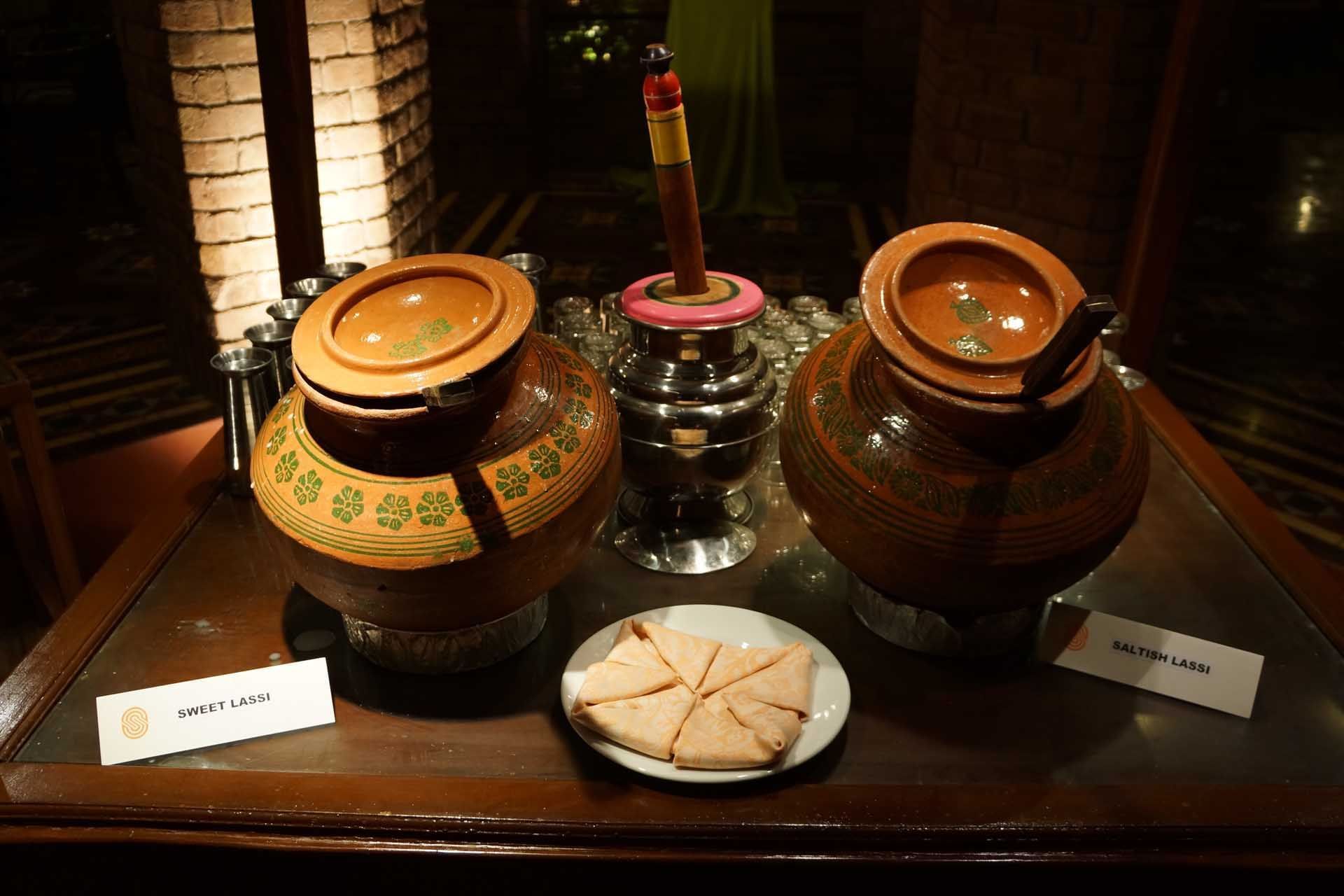 Meals served in pots at Xuelian in Faisalabad Serena Hotel