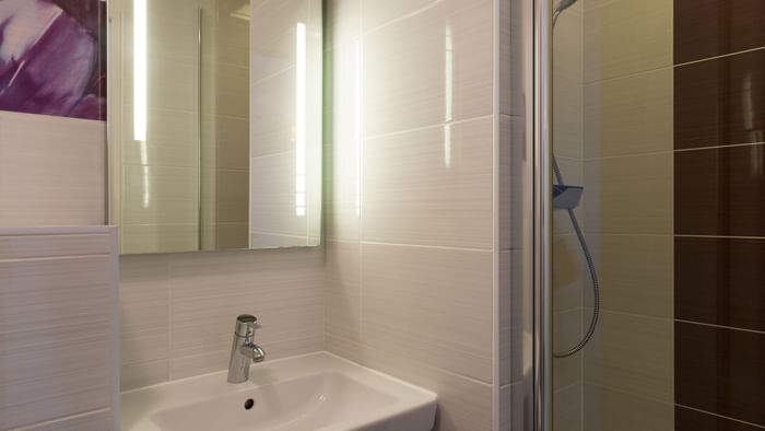 A bathroom in a room at Hotel Les Poemes de Chartres
