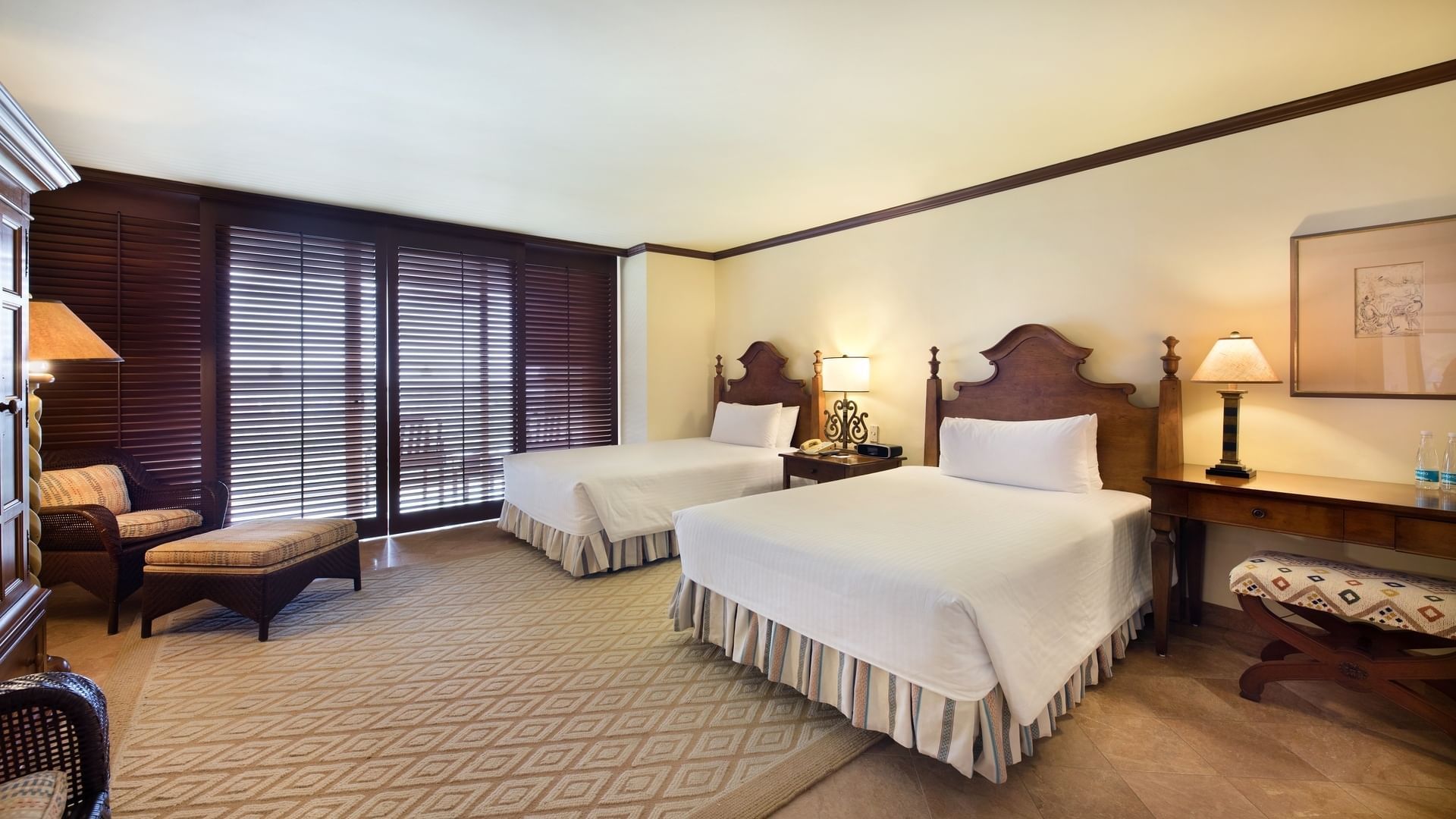 Twin beds in Perla Golf View Penthouse at Mundo Imperial