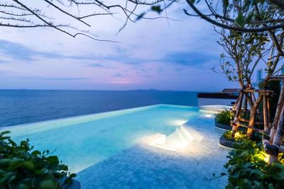 Breath taking view of a pool under blue sky at U JOMTIEN