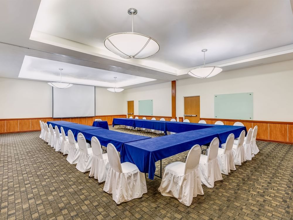 U-shape table set-up in the Meeting Room at Fiesta Inn Colima
