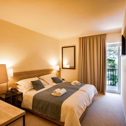 Bed & furniture in Studio Suite at Senses Resort