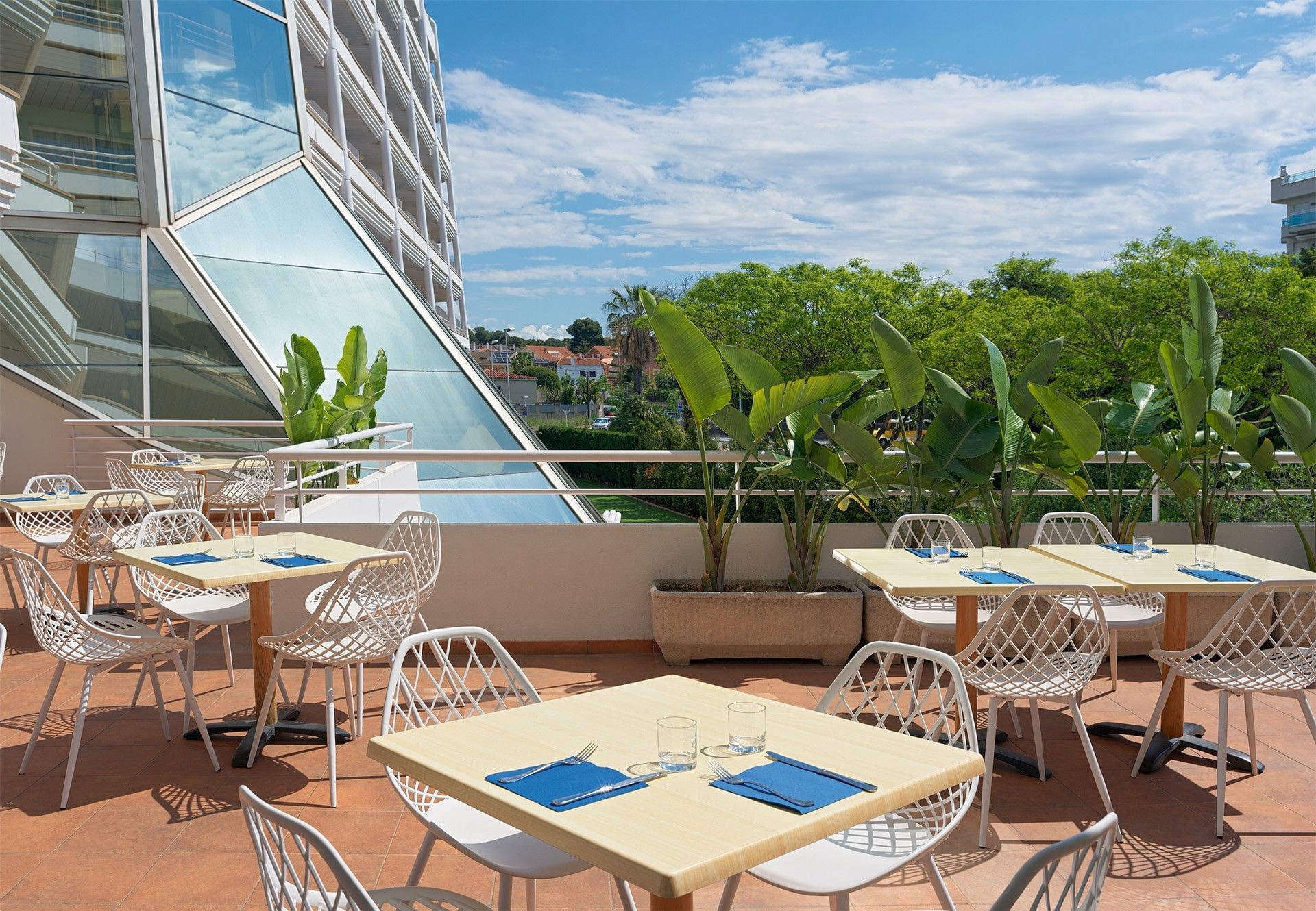 Restaurant terrace at Ponient Pirámide Salou