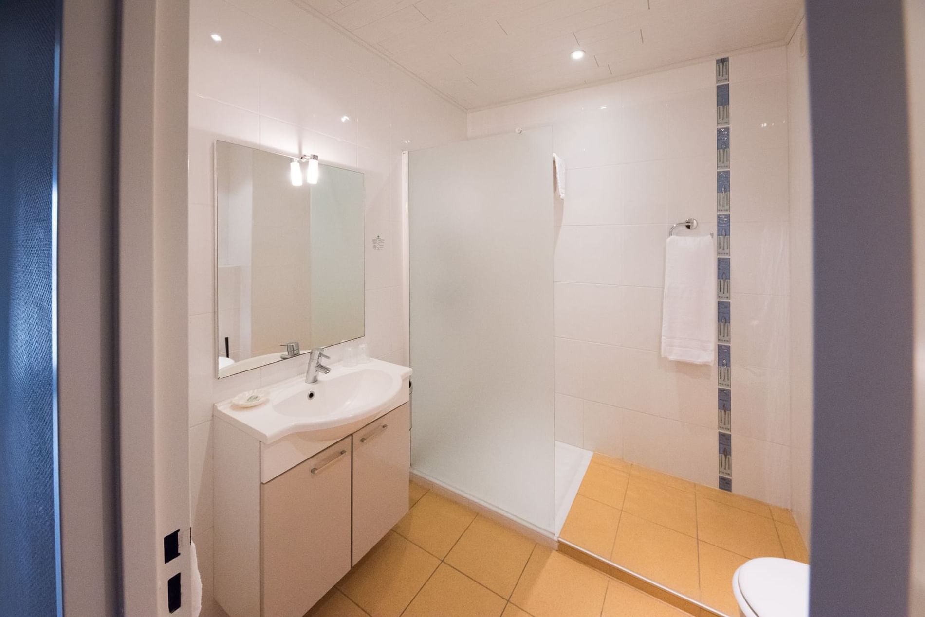 Bathroom interior in Chambre Confort at Le Kastelberg