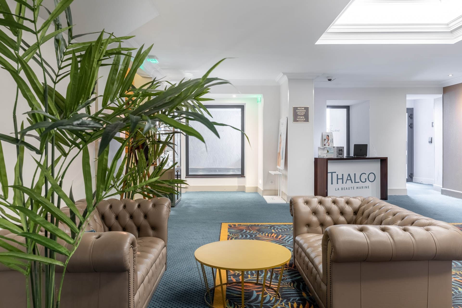 Coin salon dans le spa à l'Oceania L'Univers Tours