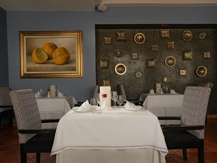 Elegant interior with decorative walls in Canto Del Mar restaurant at Marquis Los Cabos Resort