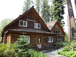 Outlet Gates and Gatekeepers Cabin by Matthew Roth is licensed under CC BY-SA 3.0