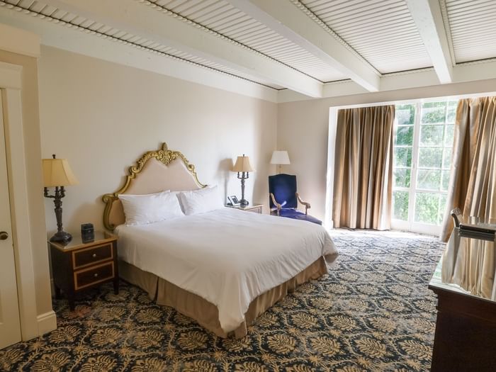 Deluxe One Queen Bed