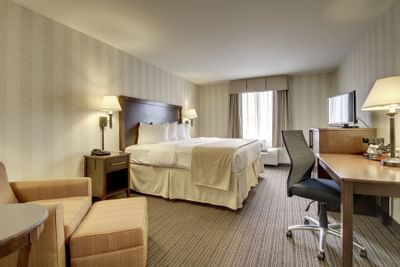 standard king room with desk and chair