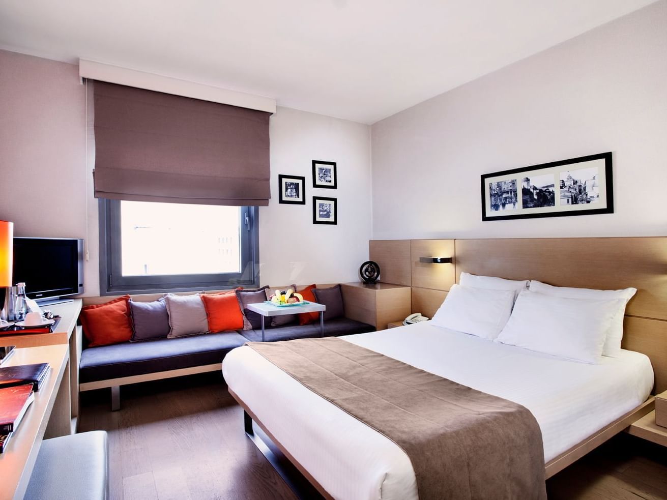 Bed room with a large window at Eresin taxim premier.