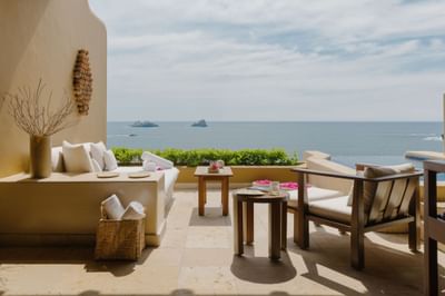 Family Adjoining Suite balcony lounge area, Cala de Mar Resort