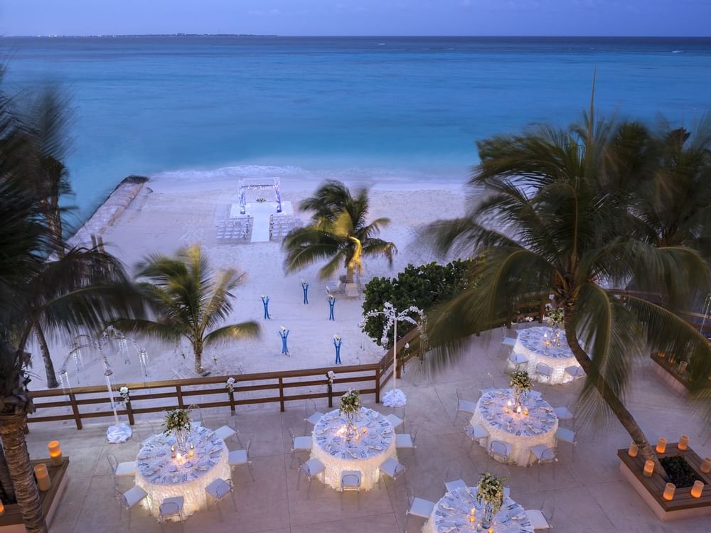 Boda al aire libre en Infinity Club Deck en Grand Fiesta Americana