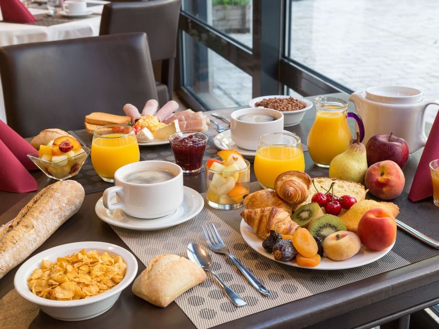 A breakfast meal served at Hotel & SPA du Domaine des Thomeaux