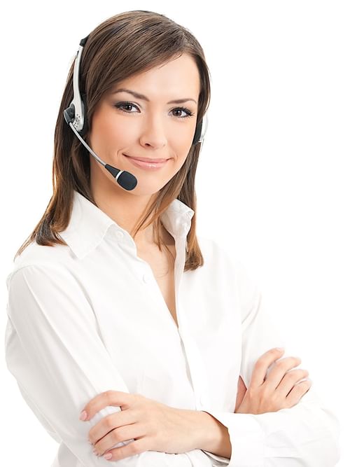 A lady wearing a bluetooth device at Mundo Imperial