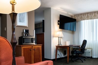 Close up on work space in Junior Suite at MCM Elegante Beaumont