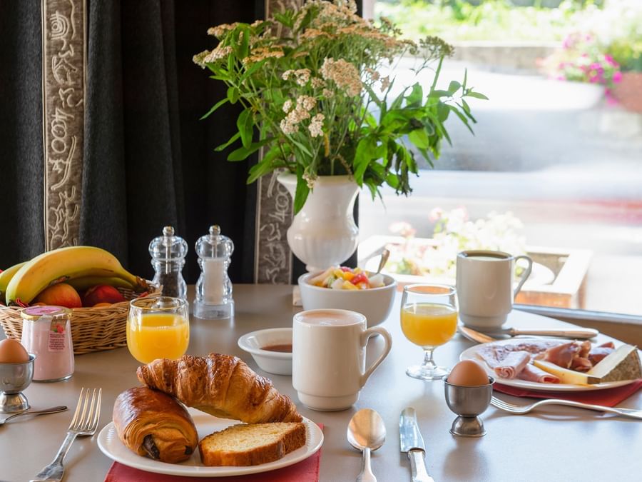 Breakfast in Chalet-Hotel Neige et Roc at The Originals Hotel