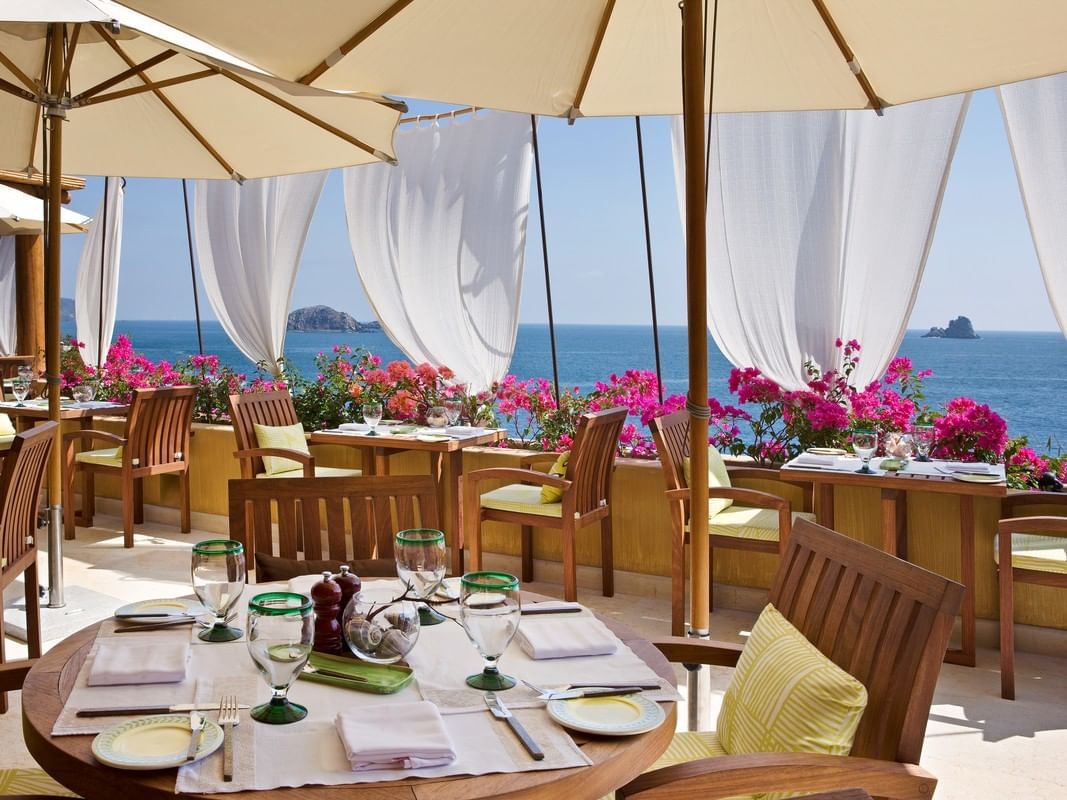 Open dining area in Las Rocas Restaurant at Cala de Mar Resort