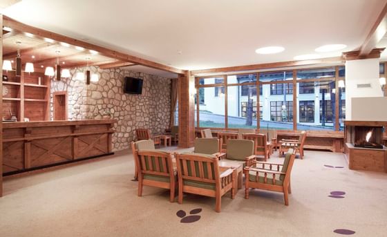 Postăvarul Event room with fireplace & lounges at Ana Hotels