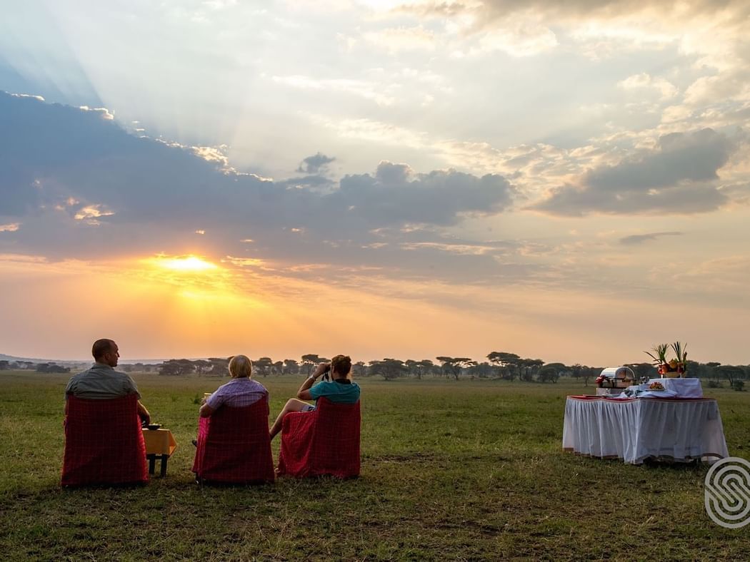 People enjoying sundowners at Serengeti Serena Safari Lodge