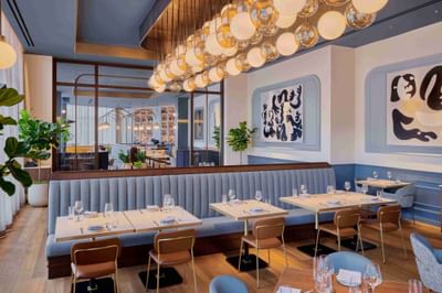 Dining table arrangments with lavish interior & decor in Hamilton's at Godfrey Hotel Detroit