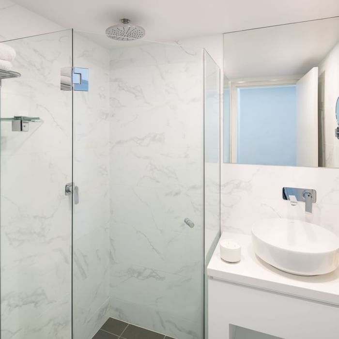 Bathrooms at the Ibis Sydney World Square