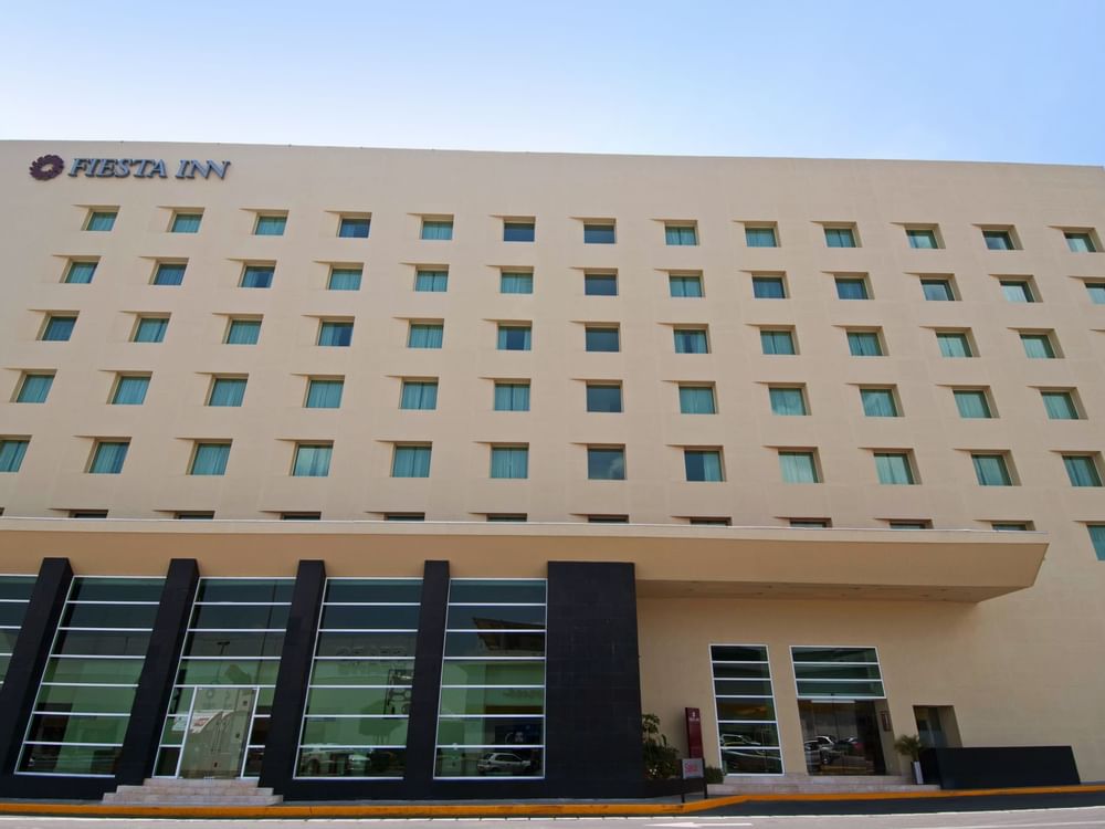 Exterior view of the entrance to Fiesta Inn Ecatepec