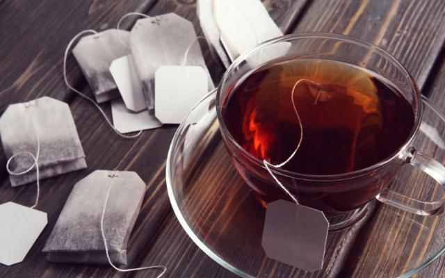 When were tea bags invented. Tea brewing on a table with generic tea bags surrounding.