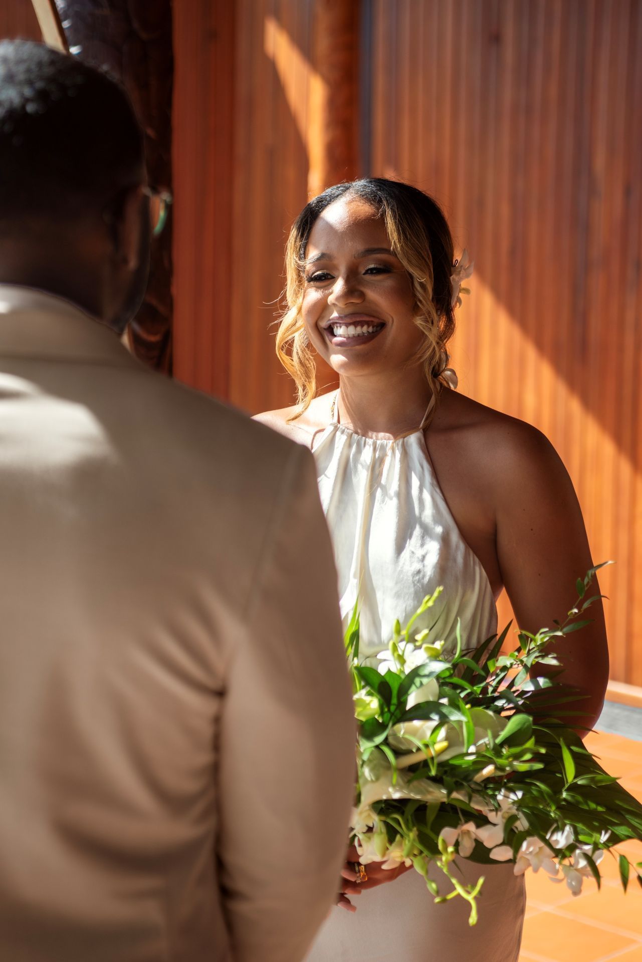 LADERA_WEDDING_BRIDE_SMILIMG_CLOSEUP