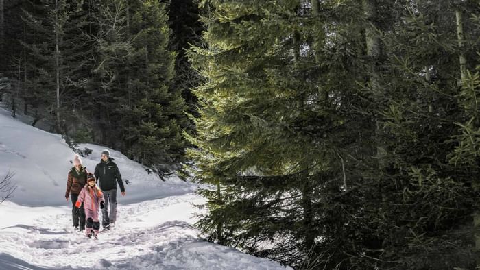 A family walking through Vorarlberg near Falkensteiner Hotels